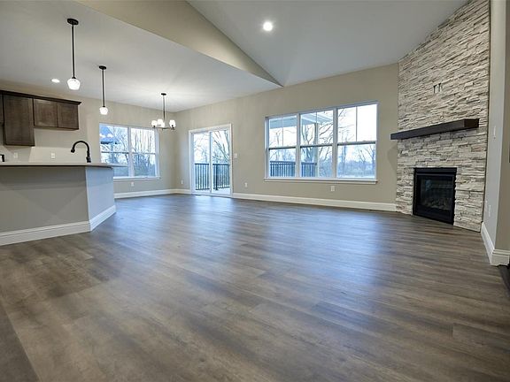 5th image of 212 Smola Woods Ct