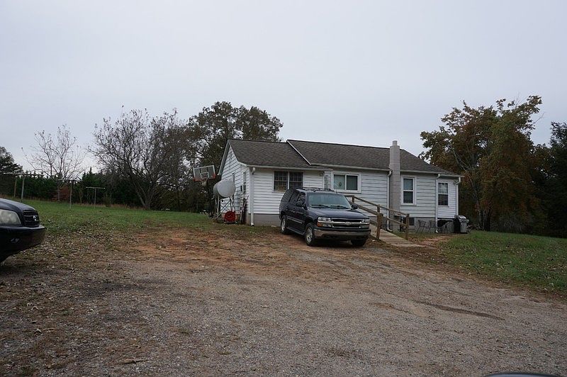 2nd image of 4832 Helton Rd