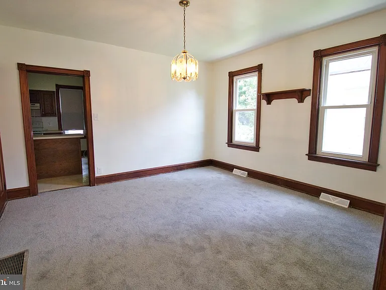143 Green St — Photo 5