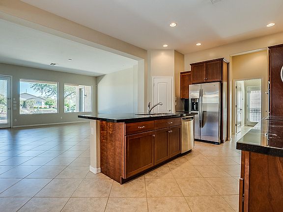 5th image of 732 E Torrey Pines Pl