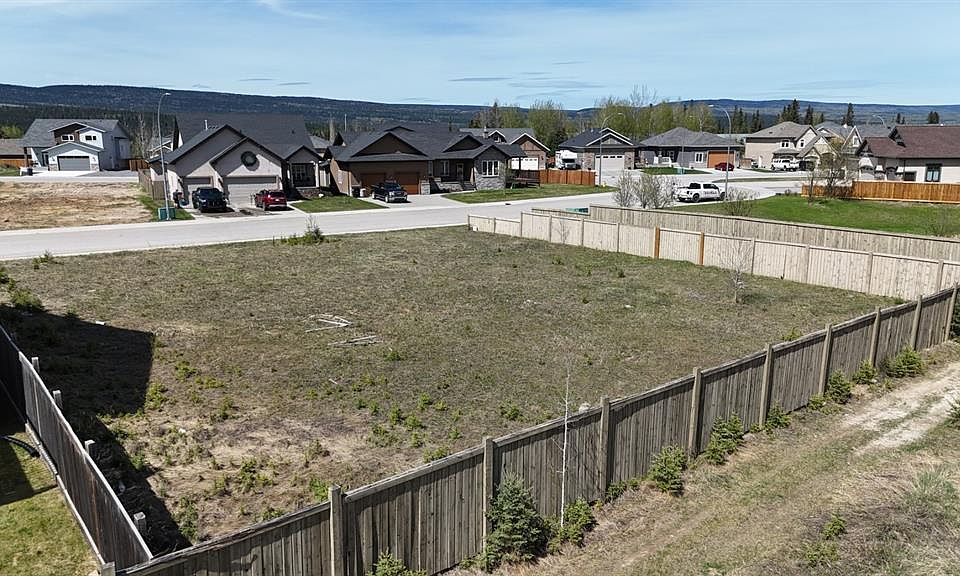 1st image of 208 Trestle Pl