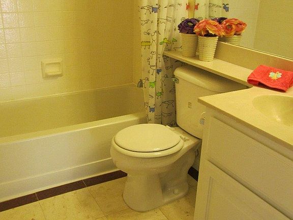 5th image of 1562 Valley Crest Dr
