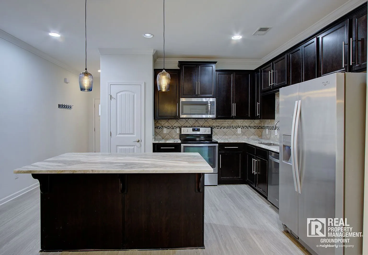 3 bed, 2.5 bath, 1648 sqft, $2,200 — Photo 3