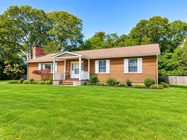 https://photos.zillowstatic.com/fp/c0045666c53c6c0b50ed985c0b04faa0-p_e.webp