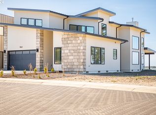 1962 Pacific View Ln, Coos Bay, OR 97420