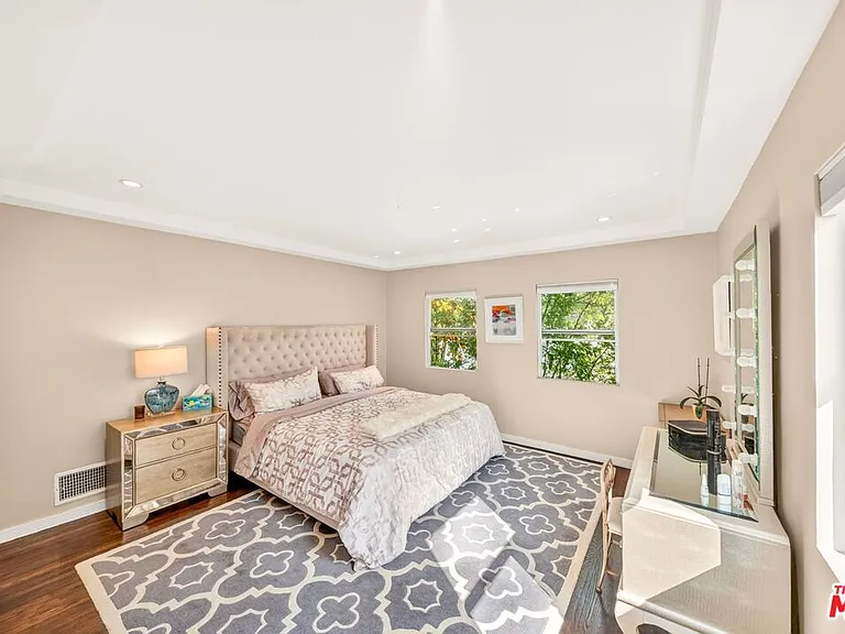 9928 Robbins Dr — Photo 29