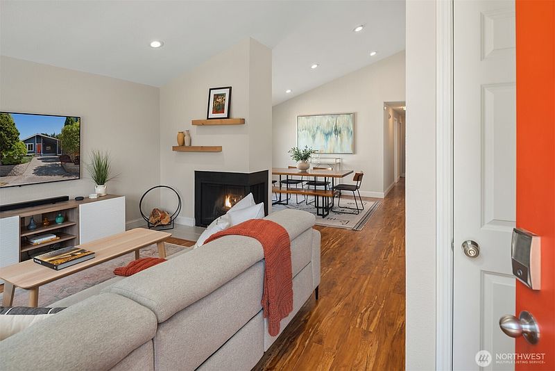 3rd image of 8148 16th Avenue SW