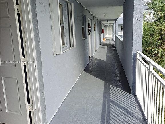 4th image of 9371 Fontainebleau Blvd APT I220