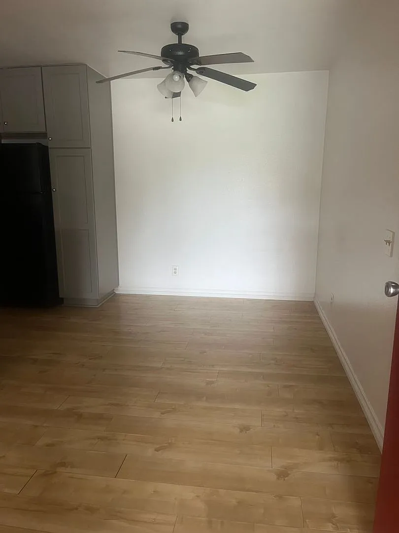 2 bedroom 1 bath unit - Ventura — Photo 3