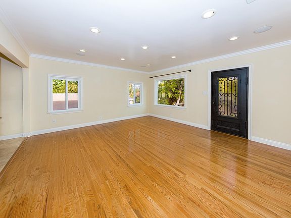 5th image of 771 Holland Ave