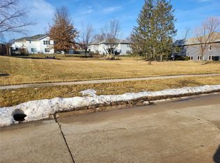 1911 Hughes Cir SW, Cedar Rapids, IA 52404