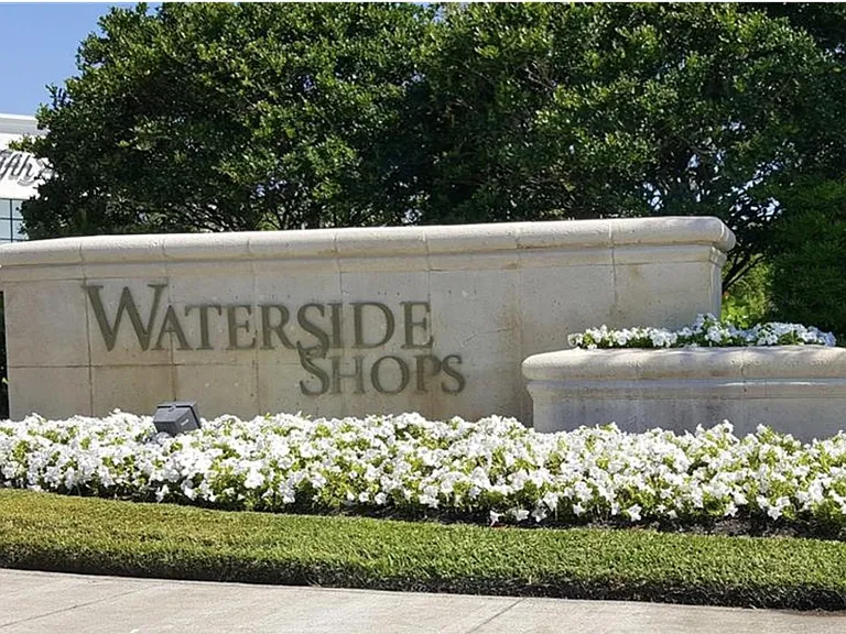 Just minutes to Waterside Shops, and many of the local shopping centers.