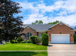 305 Douglas Ave, Fredericton, NB E3A5T1