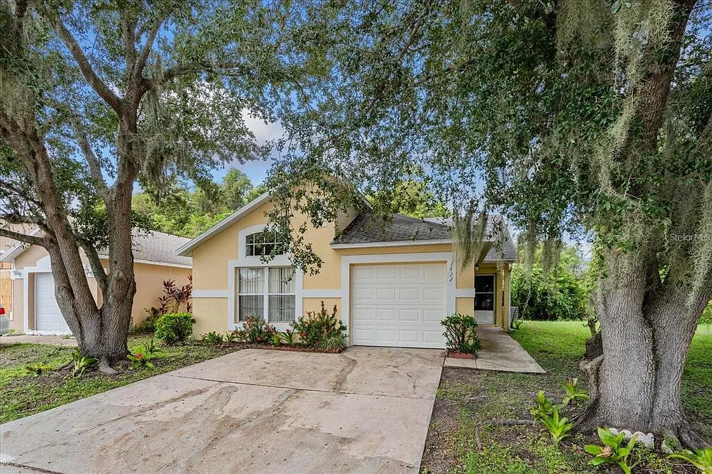 3 bed, 2.0 bath, 1211 sqft, $1,995 — Photo 1