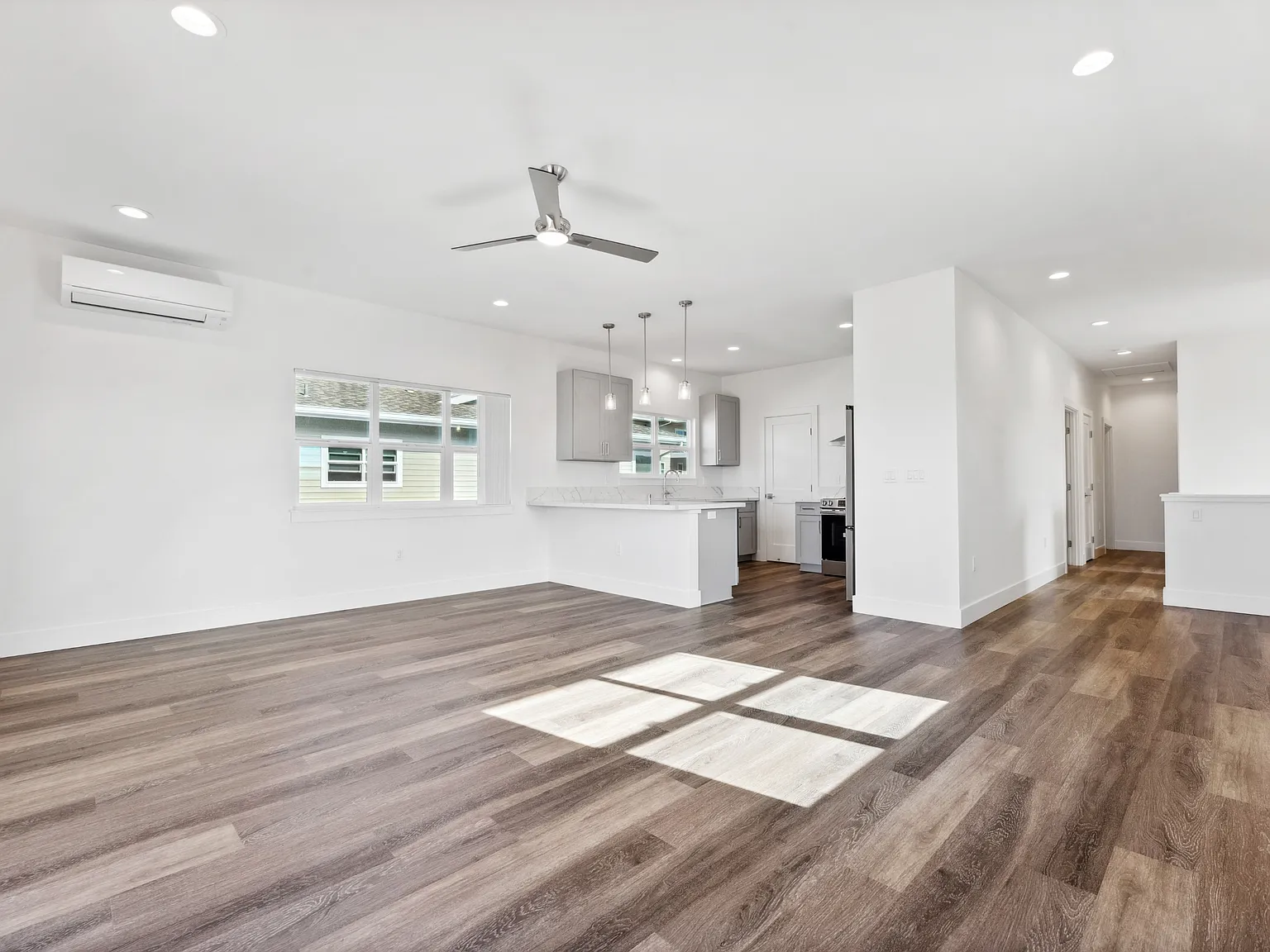 112 Oliona Street - House — Photo 2