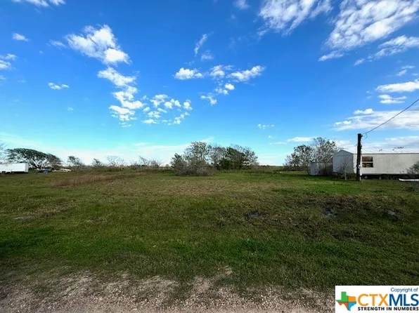 Baracuda Dr, Palacios, TX 77465