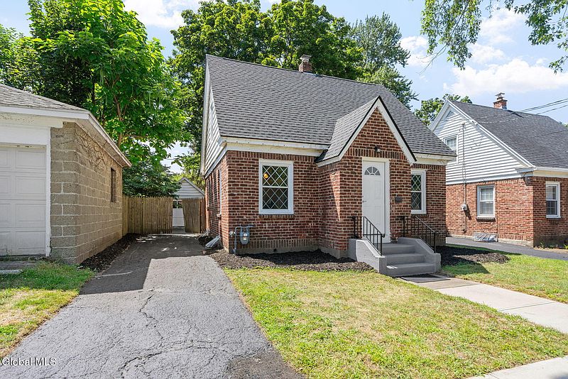 2nd image of 14 Maplewood Avenue