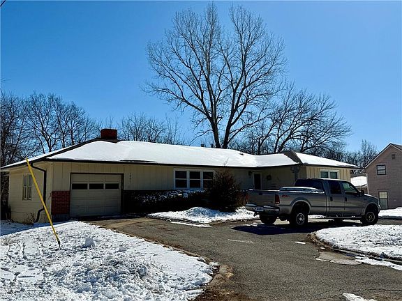 2nd image of 1001 S Highland Dr
