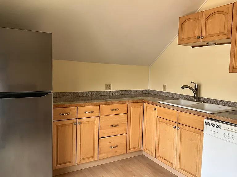 712 1/2 N Park St #1/2 — Photo 2