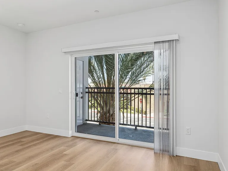 Pacific Heights II — Photo 11