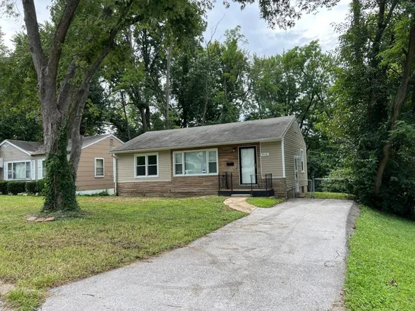 9112 Belcour Dr, Saint Louis, MO 63121