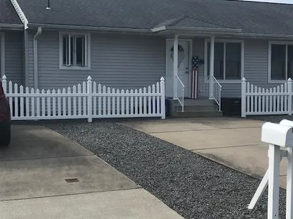 303 Meadow Ln, Peckville, PA 18452