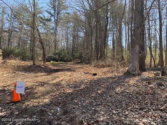 5th image of 1042 Bartonsville Woods Rd