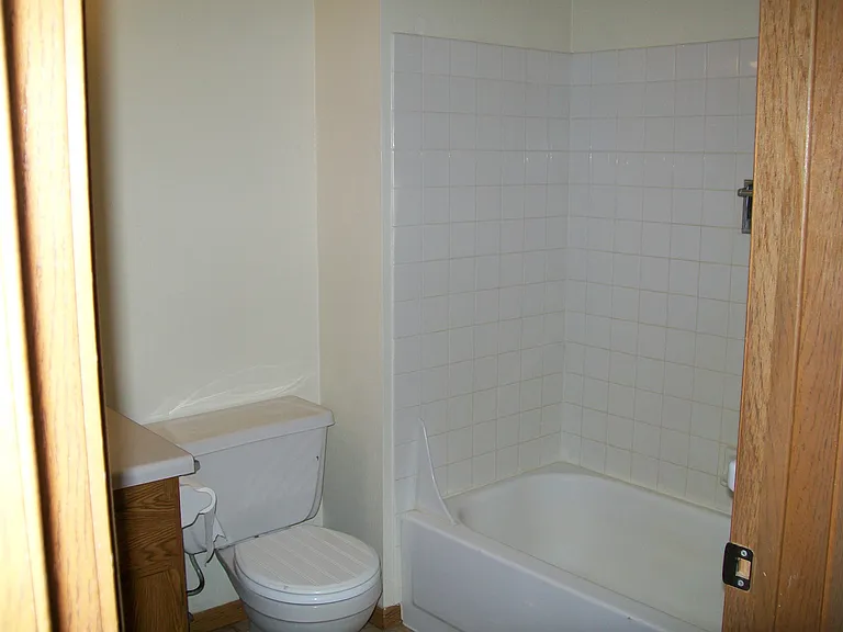 100 1st Ave NE #7 — Photo 7