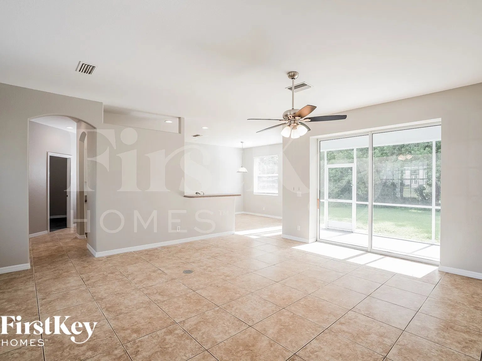 3 bed, 2.0 bath, 1586 sqft, $2,015 — Photo 3