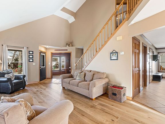 3rd image of 440 New York Ln