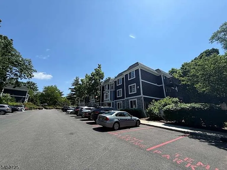 105 Village Dr — Photo 10