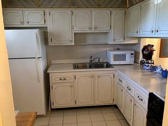 4th image of 2724 S Garden Dr APT 312