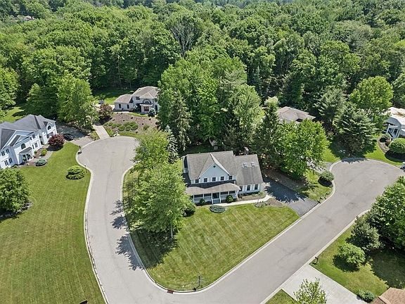 4th image of 100 Elsmere Pl