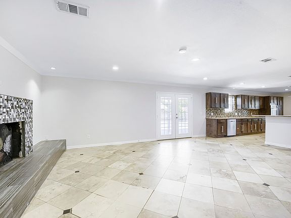 5th image of 917 Stratford Dr