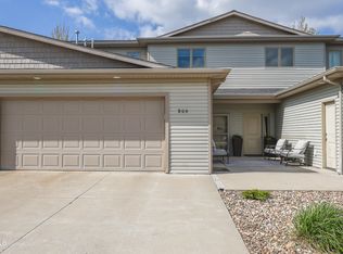 806 Mayflower Dr, Bismarck, ND 58504