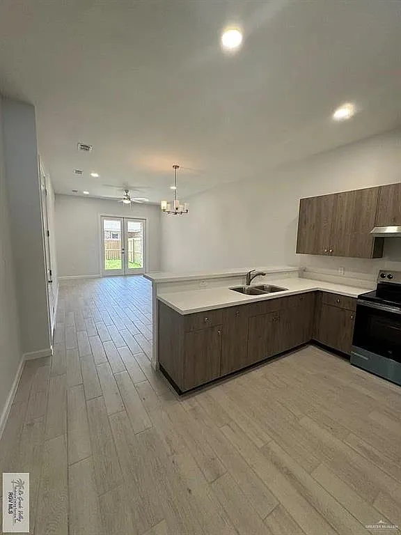 3 bed, 2.0 bath, 1274 sqft, $1,600 — Photo 2