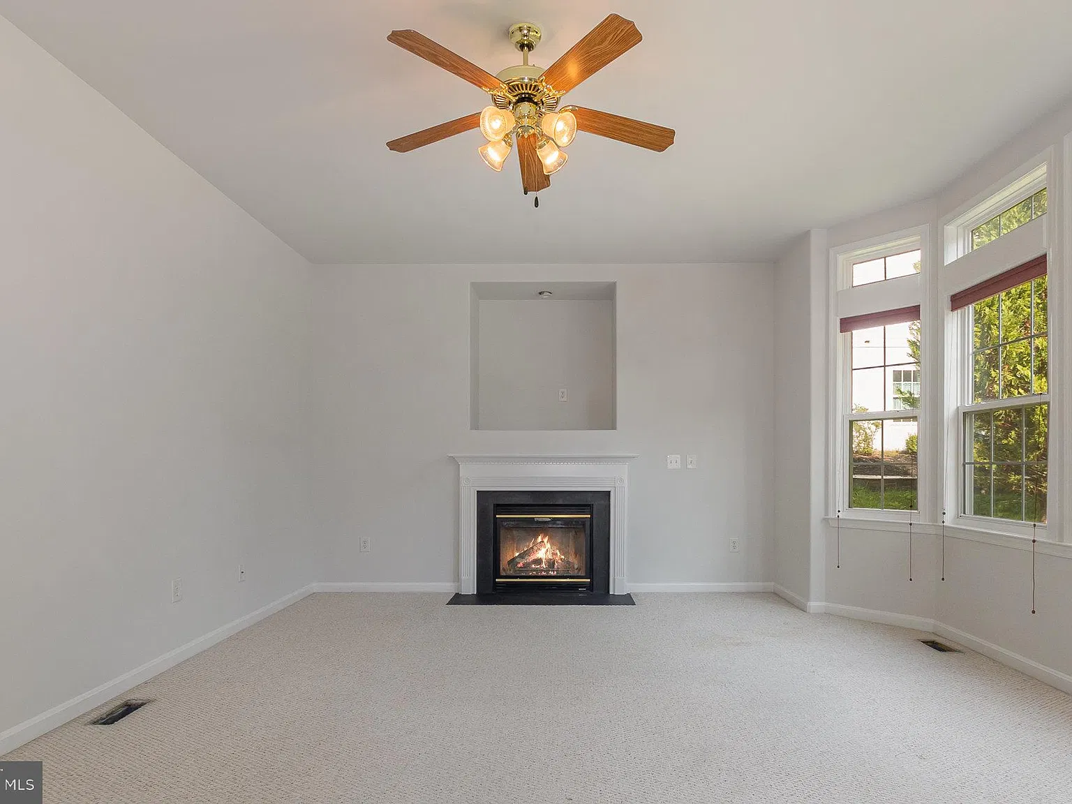 4 bed, 2.5 bath, 2795 sqft, $3,500 — Photo 4
