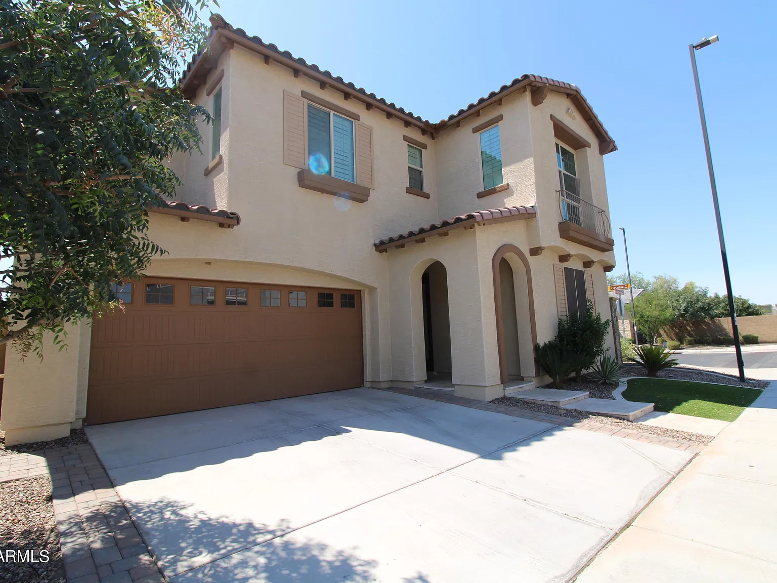 5 bed, 4.5 bath, 3235 sqft, $3,550 — Photo 2