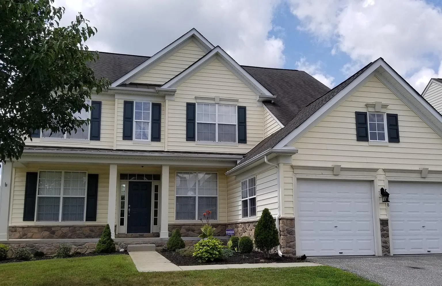 4 bed, 2.5 bath, 3076 sqft, $3,600 — Photo 1