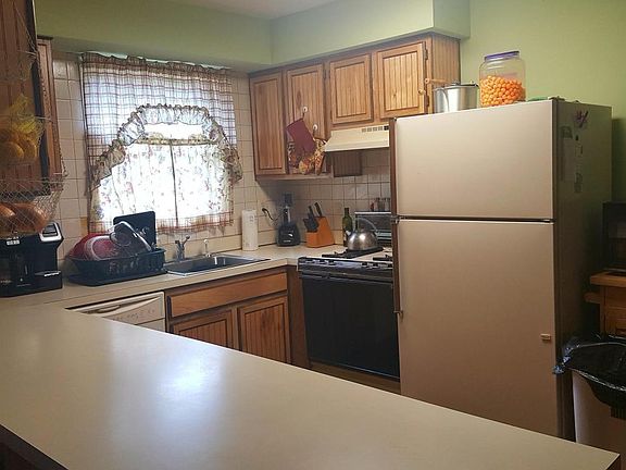 2nd image of 9 Kahala Ter