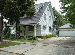 409 1st St SE, Waverly, IA 50677