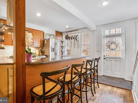 4th image of 231 Brown St #C