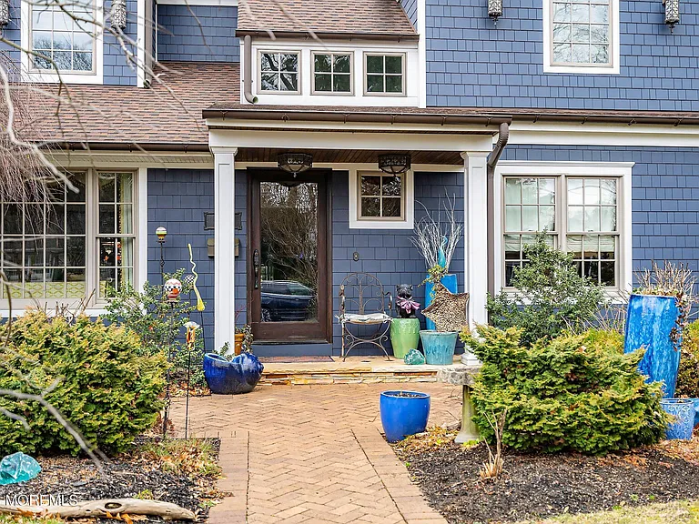 71 Oak Pl — Photo 2