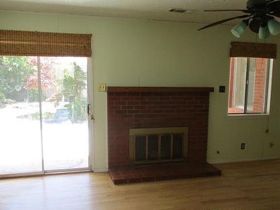 4th image of 10404 Sierra Bonita Ave NE