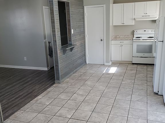 3rd image of 108 Lancelot Ct