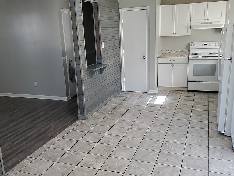 108 Lancelot Ct — Photo 3