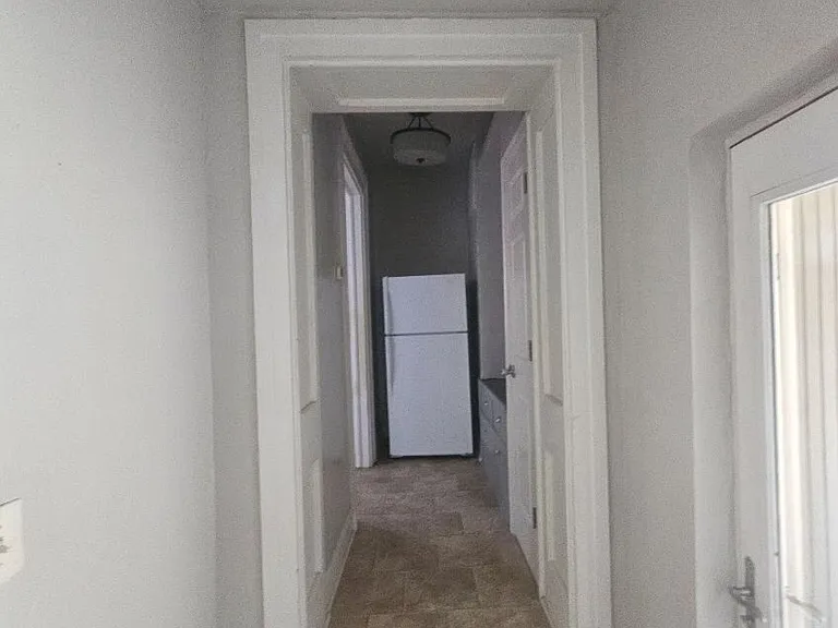 424 W Washington St #C — Photo 9