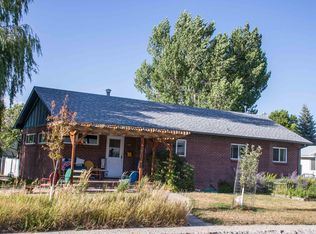 1060 Spriggs Dr, Lander, WY 82520