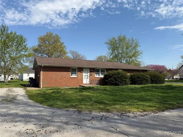 315 W 2 N, Mount Olive, IL 62069