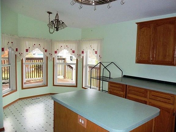 5th image of 9538 Longmire Ct SE